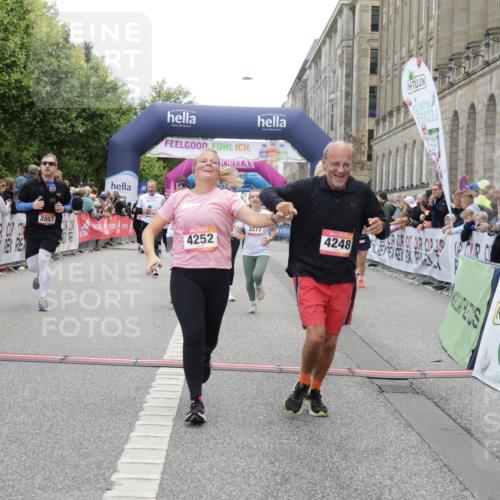 06.09.2026 - CURREX Alsterlauf Yannick Fuchs http://msf.ph/oto/10213906 06.09.2026 10:10:08 Ziel 2057, 2607, 2634, 3213, 3277, 3283, 4195, 4246, 4248, 4252, 4507, 4710, 6338, 6354, 8072, 8115, 8149 meine-sportfotos.de
