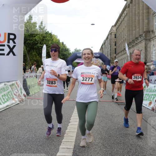 06.09.2026 - CURREX Alsterlauf Yannick Fuchs http://msf.ph/oto/10214024 06.09.2026 10:10:10 Ziel 2057, 2607, 2634, 2747, 3277, 3283, 4195, 4246, 4248, 4252, 4507, 4710, 5008, 6338, 6354, 8072, 8115, 8149, 8241 meine-sportfotos.de