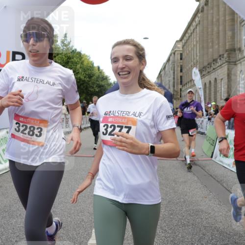 06.09.2026 - CURREX Alsterlauf Yannick Fuchs http://msf.ph/oto/10214046 06.09.2026 10:10:11 Ziel 2057, 2607, 2634, 2747, 3277, 3283, 4195, 4246, 4248, 4252, 4507, 4710, 5008, 6338, 6354, 8072, 8115, 8149, 8241 meine-sportfotos.de