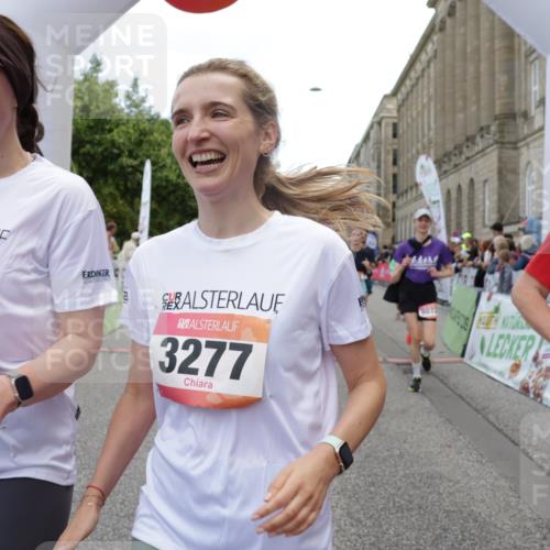 06.09.2026 - CURREX Alsterlauf Yannick Fuchs http://msf.ph/oto/10214050 06.09.2026 10:10:11 Ziel 2057, 2607, 2634, 2747, 3277, 3283, 4195, 4246, 4248, 4252, 4507, 4710, 5008, 6338, 6354, 8072, 8115, 8149, 8241 meine-sportfotos.de