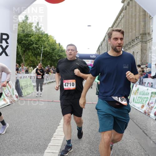 06.09.2026 - CURREX Alsterlauf Yannick Fuchs http://msf.ph/oto/10214154 06.09.2026 10:10:14 Ziel 2057, 2607, 2634, 2747, 3277, 3283, 4166, 4195, 4246, 4248, 4252, 4710, 4984, 5008, 6338, 6354, 8072, 8115, 8149, 8241 meine-sportfotos.de