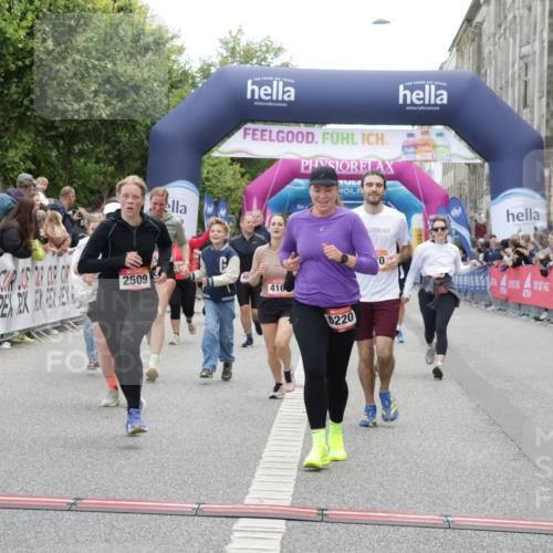 06.09.2026 - CURREX Alsterlauf Yannick Fuchs http://msf.ph/oto/10215088 06.09.2026 10:10:38 Ziel 2509, 2670, 2674, 3077, 3127, 3278, 3426, 3649, 3930, 4066, 4167, 4959, 5356, 6220, 6351 meine-sportfotos.de