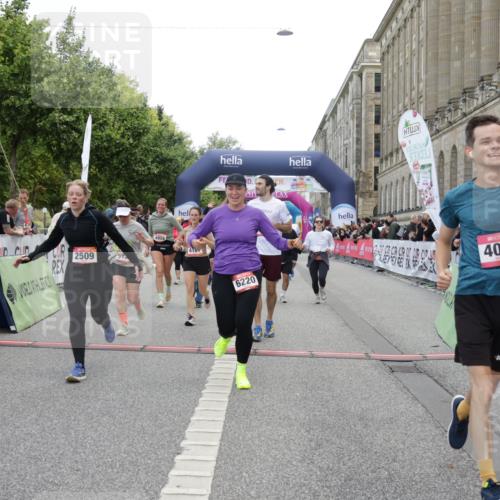 06.09.2026 - CURREX Alsterlauf Yannick Fuchs http://msf.ph/oto/10215173 06.09.2026 10:10:39 Ziel 2509, 2589, 2670, 2674, 3077, 3127, 3278, 3426, 3649, 3930, 4066, 4077, 4167, 4238, 4959, 5356, 6220, 6351 meine-sportfotos.de