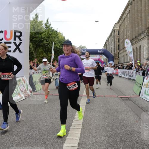06.09.2026 - CURREX Alsterlauf Yannick Fuchs http://msf.ph/oto/10215217 06.09.2026 10:10:40 Ziel 2509, 2589, 2670, 2674, 3077, 3127, 3278, 3345, 3426, 3649, 3930, 4066, 4077, 4167, 4211, 4238, 4697, 4959, 5356, 6220, 6351 meine-sportfotos.de