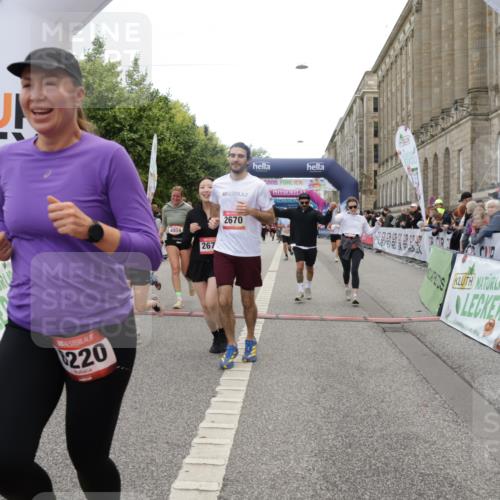 06.09.2026 - CURREX Alsterlauf Yannick Fuchs http://msf.ph/oto/10215234 06.09.2026 10:10:41 Ziel 2058, 2509, 2589, 2670, 2674, 3127, 3278, 3345, 3426, 3649, 3930, 4066, 4077, 4167, 4211, 4238, 4697, 4959, 5356, 6220, 6351 meine-sportfotos.de