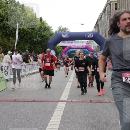 06.09.2026 - CURREX Alsterlauf Yannick Fuchs http://msf.ph/oto/10215584 06.09.2026 10:10:53 Ziel 2058, 2226, 2312, 2365, 2417, 2427, 2552, 2616, 2734, 2982, 3348, 3840, 3995, 5141, 5142, 6088, 6434 meine-sportfotos.de