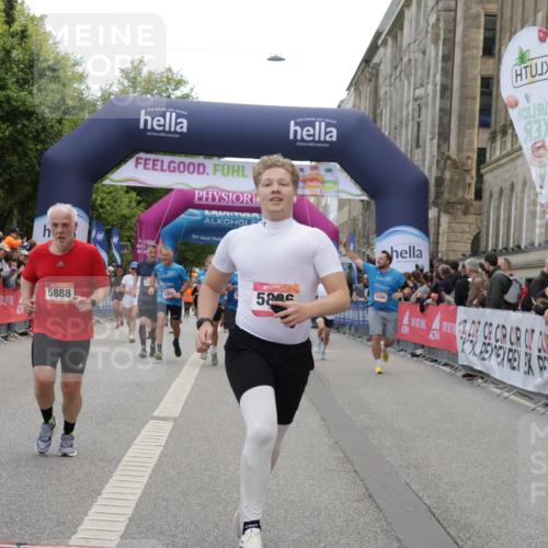 06.09.2026 - CURREX Alsterlauf Yannick Fuchs http://msf.ph/oto/10215941 06.09.2026 10:11:03 Ziel 2312, 2417, 2552, 2566, 2732, 2982, 3171, 3685, 3687, 3988, 3995, 5555, 5826, 5888, 5898, 8292 meine-sportfotos.de