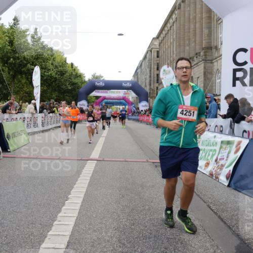 06.09.2026 - CURREX Alsterlauf Yannick Fuchs http://msf.ph/oto/10219212 06.09.2026 10:11:23 Ziel 2014, 2352, 2979, 2980, 4251, 4442, 4517, 4612, 4782, 4783, 5532, 5647, 6100, 6103, 6393, 6465 meine-sportfotos.de
