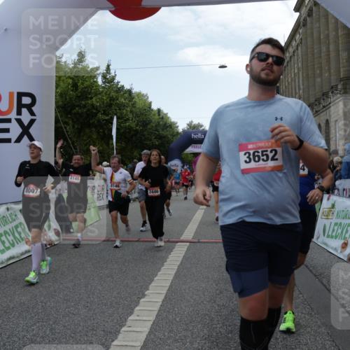 06.09.2026 - CURREX Alsterlauf Yannick Fuchs http://msf.ph/oto/10220758 06.09.2026 10:11:31 Ziel 2014, 2352, 2446, 3284, 3285, 3360, 3652, 3922, 4442, 4517, 5226, 5279, 5647, 5922, 5923, 6491, 8004, 8007, 8145, 8146 meine-sportfotos.de