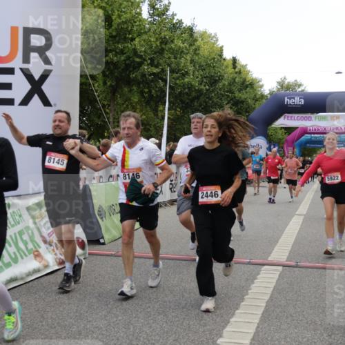 06.09.2026 - CURREX Alsterlauf Yannick Fuchs http://msf.ph/oto/10220789 06.09.2026 10:11:32 Ziel 2014, 2352, 2446, 3284, 3285, 3360, 3373, 3652, 3922, 4442, 4517, 5226, 5279, 5647, 5922, 5923, 6491, 8004, 8007, 8145, 8146 meine-sportfotos.de