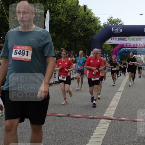 06.09.2026 - CURREX Alsterlauf Yannick Fuchs http://msf.ph/oto/10221265 06.09.2026 10:11:35 Ziel 2014, 2356, 2446, 3284, 3285, 3360, 3373, 3652, 3922, 4188, 4189, 5226, 5279, 5451, 5458, 5922, 5923, 6491, 8004, 8007, 8145, 8146 meine-sportfotos.de