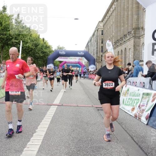 06.09.2026 - CURREX Alsterlauf Yannick Fuchs http://msf.ph/oto/10221620 06.09.2026 10:11:37 Ziel 2356, 2446, 3284, 3285, 3360, 3373, 3922, 4188, 4189, 5226, 5279, 5451, 5458, 5922, 5923, 6446, 6491, 8004, 8007, 8145, 8146 meine-sportfotos.de