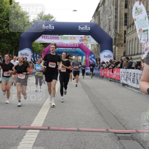 06.09.2026 - CURREX Alsterlauf Yannick Fuchs http://msf.ph/oto/10221702 06.09.2026 10:11:37 Ziel 2356, 2446, 3284, 3285, 3360, 3373, 3922, 4188, 4189, 5226, 5279, 5451, 5458, 5922, 5923, 6446, 6491, 8004, 8007, 8145, 8146 meine-sportfotos.de