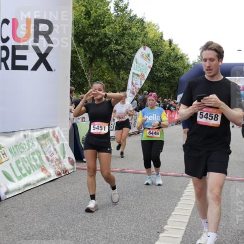 06.09.2026 - CURREX Alsterlauf Yannick Fuchs http://msf.ph/oto/10222370 06.09.2026 10:11:42 Ziel 2125, 2356, 3060, 3284, 3285, 3373, 3704, 3922, 4188, 4189, 4611, 5279, 5451, 5458, 6019, 6166, 6362, 6446 meine-sportfotos.de