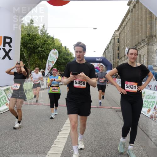 06.09.2026 - CURREX Alsterlauf Yannick Fuchs http://msf.ph/oto/10222427 06.09.2026 10:11:42 Ziel 2125, 2356, 3060, 3284, 3285, 3373, 3704, 3922, 4188, 4189, 4611, 5279, 5451, 5458, 6019, 6166, 6362, 6446 meine-sportfotos.de