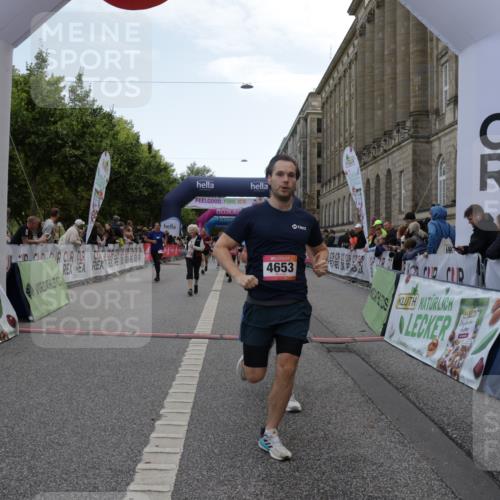 06.09.2026 - CURREX Alsterlauf Yannick Fuchs http://msf.ph/oto/10223037 06.09.2026 10:11:55 Ziel 2110, 2192, 2701, 3198, 3662, 3663, 3776, 3777, 4276, 4653, 4787, 4790, 5197, 5292, 6467, 8165, 8166 meine-sportfotos.de