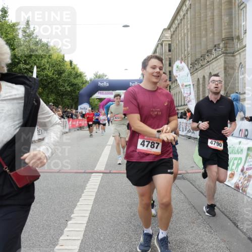 06.09.2026 - CURREX Alsterlauf Yannick Fuchs http://msf.ph/oto/10223060 06.09.2026 10:12:01 Ziel 3198, 3761, 3776, 3777, 4223, 4653, 4787, 4790, 4946, 5292 meine-sportfotos.de