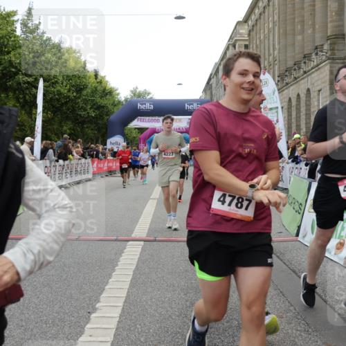 06.09.2026 - CURREX Alsterlauf Yannick Fuchs http://msf.ph/oto/10223061 06.09.2026 10:12:01 Ziel 3198, 3761, 3776, 3777, 4223, 4653, 4787, 4790, 4946, 5292 meine-sportfotos.de