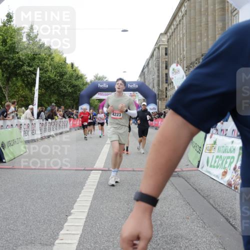 06.09.2026 - CURREX Alsterlauf Yannick Fuchs http://msf.ph/oto/10223065 06.09.2026 10:12:02 Ziel 3198, 3557, 3761, 3776, 3777, 4223, 4653, 4787, 4790, 4946, 4957, 4958, 5292 meine-sportfotos.de