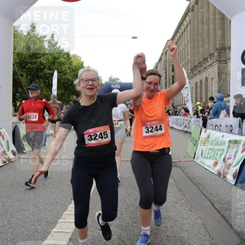 06.09.2026 - CURREX Alsterlauf Yannick Fuchs http://msf.ph/oto/10225027 06.09.2026 10:12:33 Ziel 2132, 2205, 3173, 3244, 3245, 3616, 3710, 4421, 4810, 4975, 4976, 5185, 5220, 5285, 6094, 6237, 6266 meine-sportfotos.de