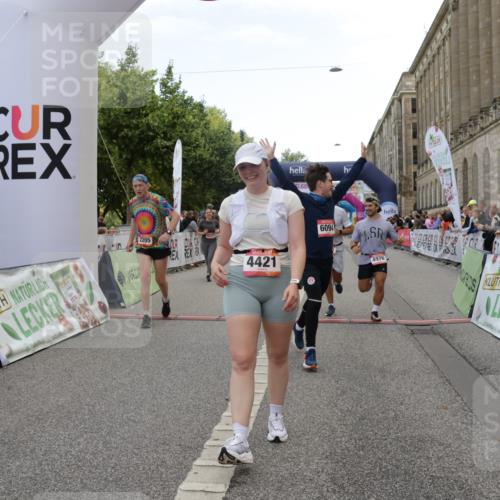 06.09.2026 - CURREX Alsterlauf Yannick Fuchs http://msf.ph/oto/10225033 06.09.2026 10:12:35 Ziel 2132, 2205, 3162, 3173, 3244, 3245, 3616, 3710, 4302, 4421, 4810, 4975, 4976, 5185, 5220, 5285, 6094, 6237, 8227 meine-sportfotos.de