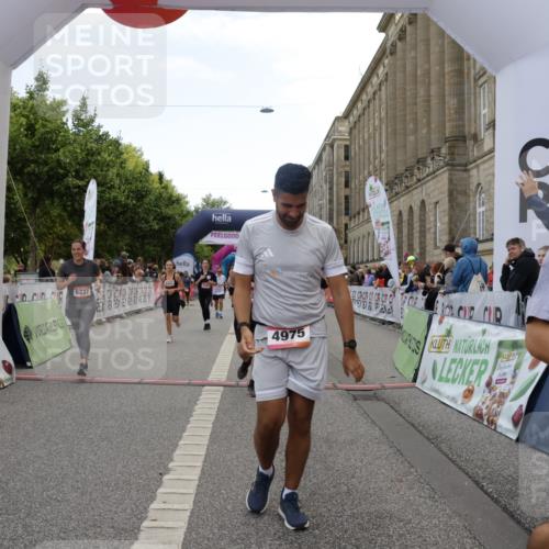 06.09.2026 - CURREX Alsterlauf Yannick Fuchs http://msf.ph/oto/10225042 06.09.2026 10:12:37 Ziel 2132, 2205, 2750, 3162, 3244, 3245, 3616, 3710, 4302, 4421, 4975, 4976, 5185, 5285, 5369, 6094, 6237, 8227 meine-sportfotos.de