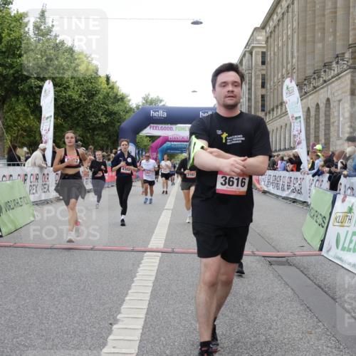 06.09.2026 - CURREX Alsterlauf Yannick Fuchs http://msf.ph/oto/10225046 06.09.2026 10:12:38 Ziel 2132, 2205, 2750, 3139, 3162, 3244, 3245, 3616, 3710, 4302, 4421, 4975, 4976, 5369, 5809, 6094, 6237, 8227 meine-sportfotos.de