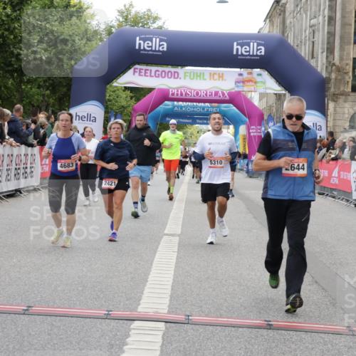06.09.2026 - CURREX Alsterlauf Yannick Fuchs http://msf.ph/oto/10225474 06.09.2026 10:14:34 Ziel 2138, 2384, 2421, 2644, 3624, 3829, 3907, 4036, 4683, 4885, 5002, 5310, 6444 meine-sportfotos.de