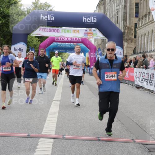 06.09.2026 - CURREX Alsterlauf Yannick Fuchs http://msf.ph/oto/10225475 06.09.2026 10:14:34 Ziel 2138, 2384, 2421, 2644, 3624, 3829, 3907, 4036, 4683, 4885, 5002, 5310, 6444 meine-sportfotos.de