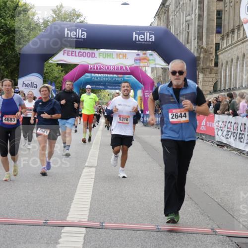 06.09.2026 - CURREX Alsterlauf Yannick Fuchs http://msf.ph/oto/10225476 06.09.2026 10:14:34 Ziel 2138, 2384, 2421, 2644, 3624, 3829, 3907, 4036, 4683, 4885, 5002, 5310, 6444 meine-sportfotos.de