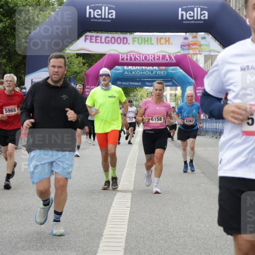 06.09.2026 - CURREX Alsterlauf Yannick Fuchs http://msf.ph/oto/10225485 06.09.2026 10:14:37 Ziel 2138, 2384, 2421, 2644, 3624, 3829, 3907, 4683, 5310, 5965, 6158, 6444 meine-sportfotos.de