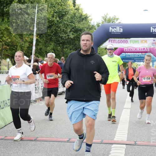 06.09.2026 - CURREX Alsterlauf Yannick Fuchs http://msf.ph/oto/10225490 06.09.2026 10:14:39 Ziel 2384, 2421, 2644, 3624, 3829, 3907, 4362, 4677, 4683, 5310, 5965, 6158, 6332 meine-sportfotos.de