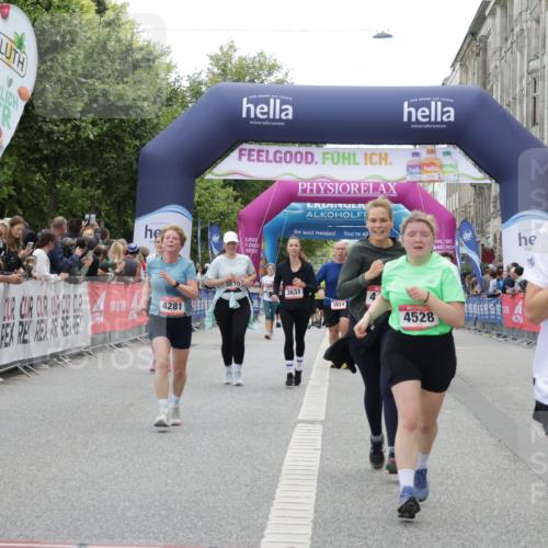 06.09.2026 - CURREX Alsterlauf Yannick Fuchs http://msf.ph/oto/10225551 06.09.2026 10:14:54 Ziel 3121, 3184, 3260, 4281, 4488, 4528, 4649, 5036, 5078, 5533, 5616, 5802, 5896, 6015, 6053 meine-sportfotos.de