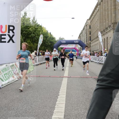 06.09.2026 - CURREX Alsterlauf Yannick Fuchs http://msf.ph/oto/10225565 06.09.2026 10:14:58 Ziel 2860, 3121, 3134, 3614, 3630, 3631, 4281, 4488, 4528, 4649, 5036, 5616, 5802, 5896, 6015 meine-sportfotos.de