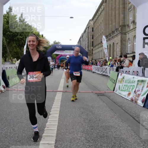 06.09.2026 - CURREX Alsterlauf Yannick Fuchs http://msf.ph/oto/10225583 06.09.2026 10:15:01 Ziel 2860, 3134, 3614, 3630, 3631, 4281, 4488, 4497, 4528, 5036, 5616, 5896, 8081 meine-sportfotos.de