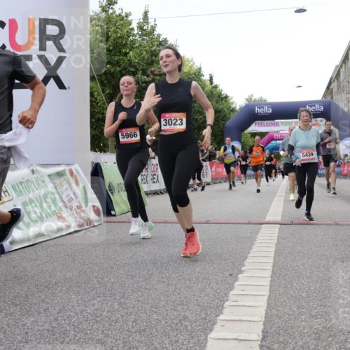 06.09.2026 - CURREX Alsterlauf Yannick Fuchs http://msf.ph/oto/10225615 06.09.2026 10:15:11 Ziel 2621, 2789, 2794, 2871, 2938, 3023, 3027, 3302, 3454, 4497, 5439, 5630, 5931, 5966, 6408, 8081 meine-sportfotos.de