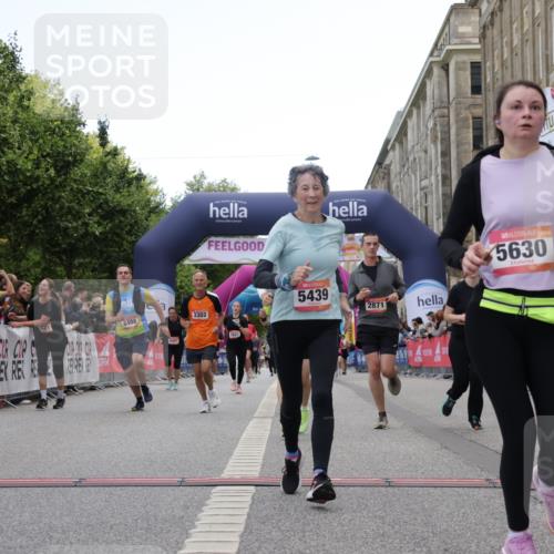 06.09.2026 - CURREX Alsterlauf Yannick Fuchs http://msf.ph/oto/10225616 06.09.2026 10:15:11 Ziel 2621, 2789, 2794, 2871, 2938, 3023, 3027, 3302, 3454, 4497, 5439, 5630, 5931, 5966, 6408, 8081 meine-sportfotos.de