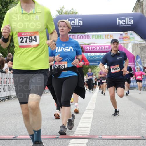 06.09.2026 - CURREX Alsterlauf Yannick Fuchs http://msf.ph/oto/10225630 06.09.2026 10:15:16 Ziel 2621, 2737, 2794, 2871, 2938, 3023, 3027, 3302, 3454, 3627, 4640, 4645, 5439, 5457, 5630, 5931, 5966, 6408 meine-sportfotos.de