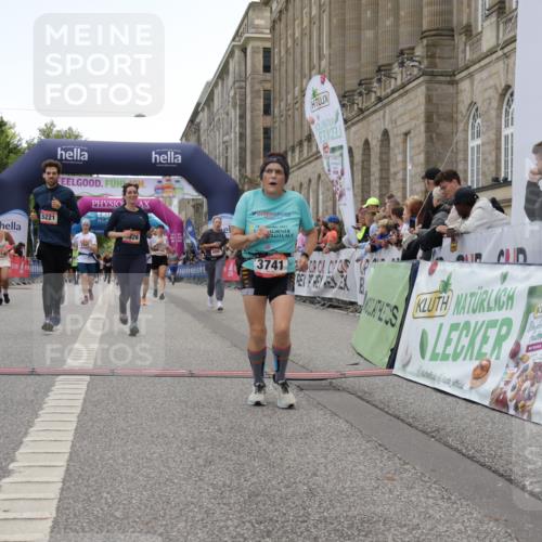 06.09.2026 - CURREX Alsterlauf Yannick Fuchs http://msf.ph/oto/10225699 06.09.2026 10:15:43 Ziel 1003, 2408, 2558, 2559, 3741, 3870, 4600, 4926, 5147, 5221, 6022, 6097, 6189, 6336 meine-sportfotos.de