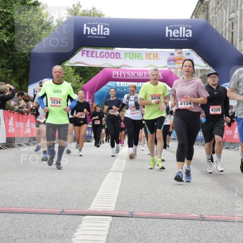 06.09.2026 - CURREX Alsterlauf Yannick Fuchs http://msf.ph/oto/10225744 06.09.2026 10:15:55 Ziel 1003, 2408, 2558, 2559, 3234, 3281, 4154, 4156, 4319, 4320, 4547, 5476 meine-sportfotos.de