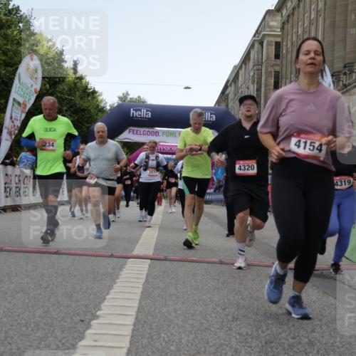 06.09.2026 - CURREX Alsterlauf Yannick Fuchs http://msf.ph/oto/10225758 06.09.2026 10:15:58 Ziel 2570, 2571, 2689, 3234, 3281, 4028, 4154, 4156, 4319, 4320, 4547, 5065, 5081, 5476, 5618, 8218 meine-sportfotos.de