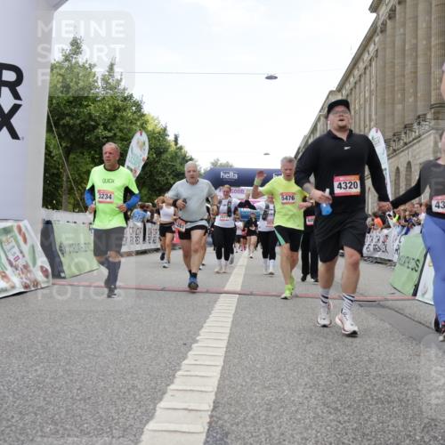 06.09.2026 - CURREX Alsterlauf Yannick Fuchs http://msf.ph/oto/10225762 06.09.2026 10:15:59 Ziel 2570, 2571, 2689, 3234, 3281, 4028, 4154, 4156, 4319, 4320, 4733, 5065, 5081, 5476, 5618, 8218 meine-sportfotos.de