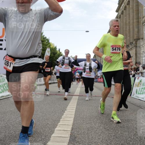 06.09.2026 - CURREX Alsterlauf Yannick Fuchs http://msf.ph/oto/10225770 06.09.2026 10:16:01 Ziel 2570, 2571, 2689, 3234, 3281, 3311, 4028, 4154, 4156, 4264, 4319, 4320, 4733, 5065, 5081, 5476, 5618, 8218 meine-sportfotos.de