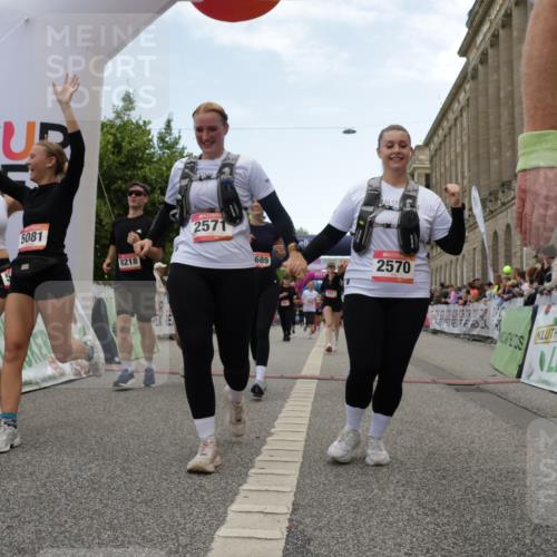 06.09.2026 - CURREX Alsterlauf Yannick Fuchs http://msf.ph/oto/10225777 06.09.2026 10:16:03 Ziel 2570, 2571, 2689, 2810, 3234, 3281, 3311, 4028, 4043, 4154, 4156, 4264, 4319, 4320, 4733, 5065, 5081, 5476, 5618, 5825, 8218 meine-sportfotos.de