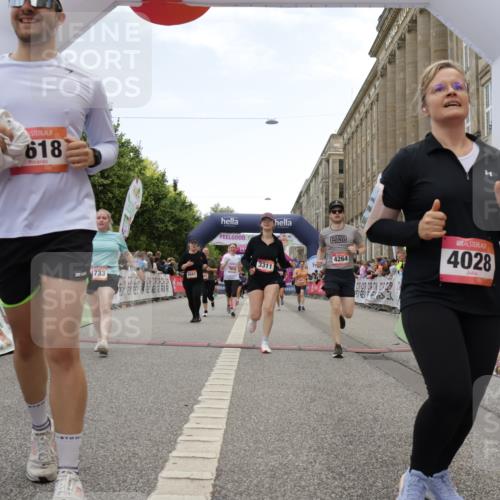 06.09.2026 - CURREX Alsterlauf Yannick Fuchs http://msf.ph/oto/10225787 06.09.2026 10:16:05 Ziel 2098, 2570, 2571, 2689, 2810, 3234, 3281, 3311, 4028, 4043, 4056, 4069, 4154, 4264, 4319, 4320, 4733, 5065, 5081, 5476, 5618, 5825, 8218 meine-sportfotos.de