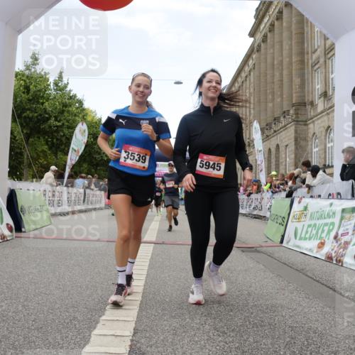 06.09.2026 - CURREX Alsterlauf Yannick Fuchs http://msf.ph/oto/10225816 06.09.2026 10:16:12 Ziel 2019, 2098, 2614, 2810, 2881, 2884, 3311, 3539, 3867, 4043, 4056, 4069, 4264, 4455, 5425, 5559, 5564, 5825, 5945 meine-sportfotos.de
