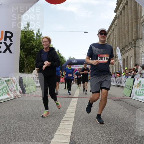 06.09.2026 - CURREX Alsterlauf Yannick Fuchs http://msf.ph/oto/10225827 06.09.2026 10:16:15 Ziel 2019, 2098, 2614, 2810, 2881, 2884, 3189, 3539, 3867, 4056, 4069, 4396, 4455, 5425, 5559, 5564, 5787, 5825, 5945 meine-sportfotos.de