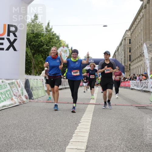 06.09.2026 - CURREX Alsterlauf Yannick Fuchs http://msf.ph/oto/10225833 06.09.2026 10:16:16 Ziel 2019, 2098, 2614, 2881, 2884, 3189, 3539, 3867, 4056, 4069, 4396, 4455, 5425, 5559, 5564, 5787, 5945 meine-sportfotos.de