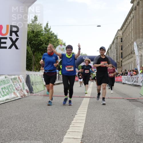 06.09.2026 - CURREX Alsterlauf Yannick Fuchs http://msf.ph/oto/10225834 06.09.2026 10:16:16 Ziel 2019, 2098, 2614, 2881, 2884, 3189, 3539, 3867, 4056, 4069, 4396, 4455, 5425, 5559, 5564, 5787, 5945 meine-sportfotos.de