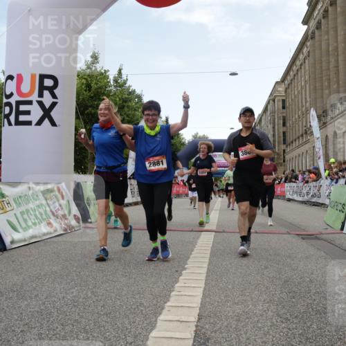 06.09.2026 - CURREX Alsterlauf Yannick Fuchs http://msf.ph/oto/10225836 06.09.2026 10:16:16 Ziel 2019, 2098, 2614, 2881, 2884, 3189, 3539, 3867, 4056, 4069, 4396, 4455, 5425, 5559, 5564, 5787, 5945 meine-sportfotos.de